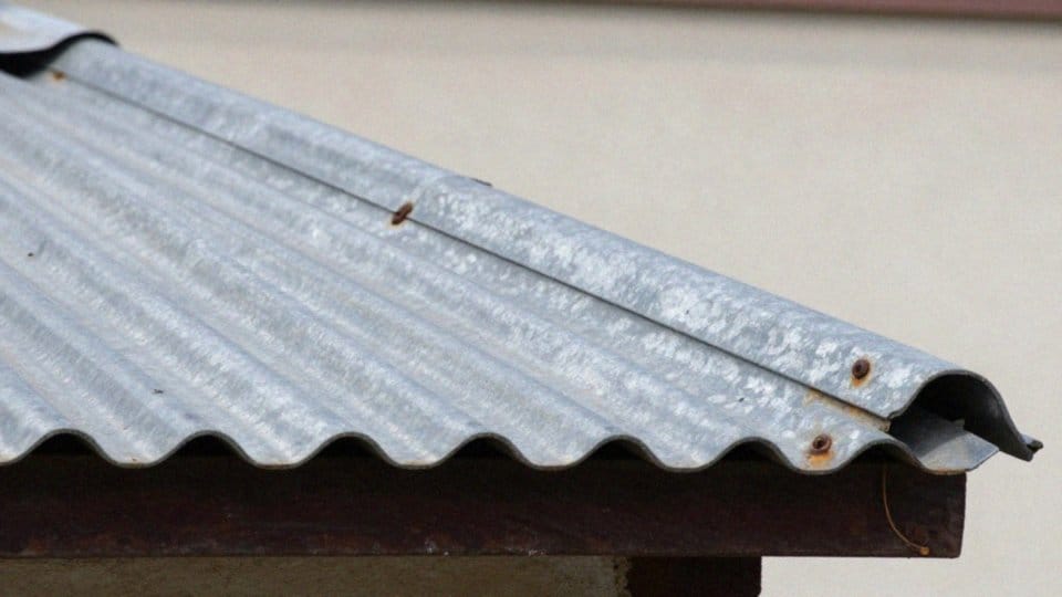 Kiedy potrzebna jest ekspertyza techniczna przed położeniem blachy?