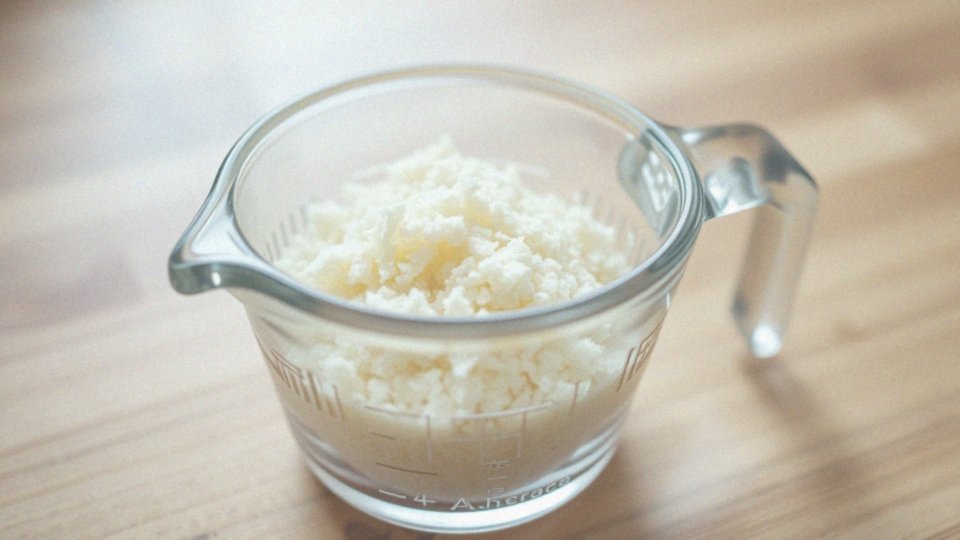 Ile gramów ma 1/4 szklanki parmezanu?