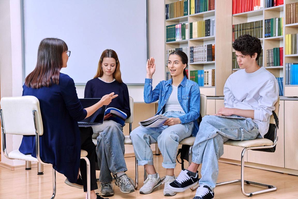 interesuje-cie-pedagogika-specjalna-kurs-surdopedagogiki-przygotuje-cie-do-pracy-z-dziecmi-z-niepelnosprawnoscia-sluchowa (Medium).jpg