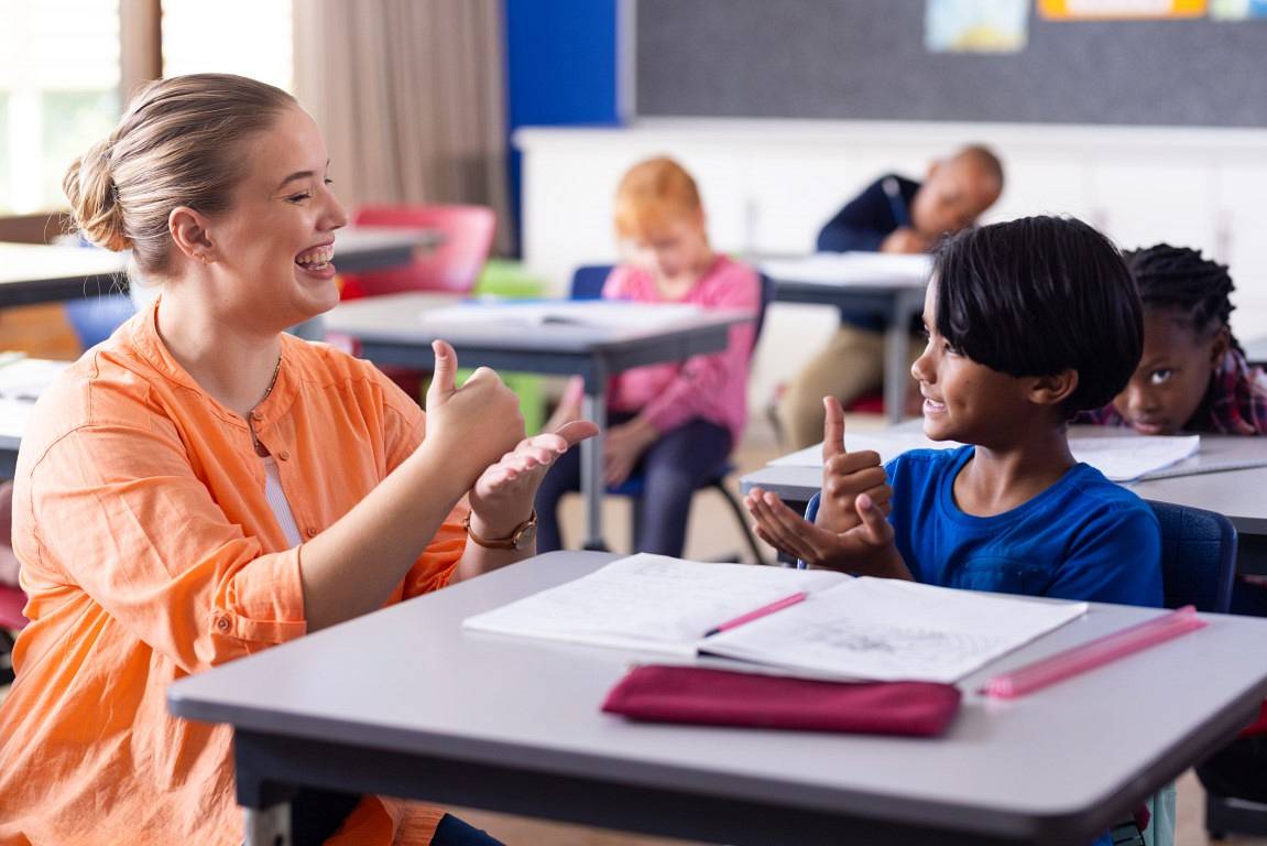 Interesuje Cię pedagogika specjalna? Kurs surdopedagogiki przygotuje Cię do pracy z dziećmi z niepełnosprawnością słuchową